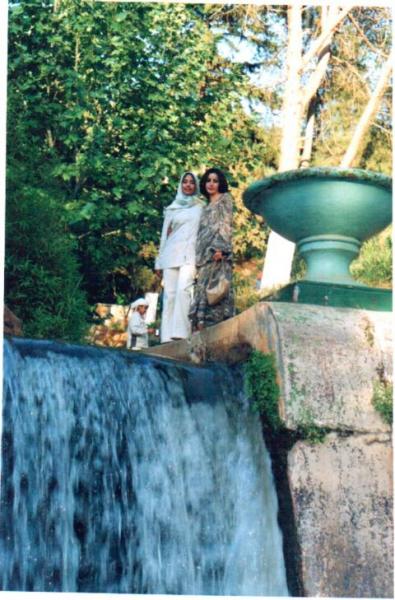 jihane o sahbtha afraa .